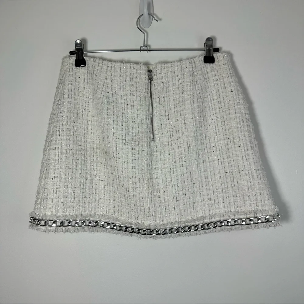 Alice & Olivia Women’s Elana Chain Trim Mini Skirt White Size 6 NEW - Picture 4 of 9